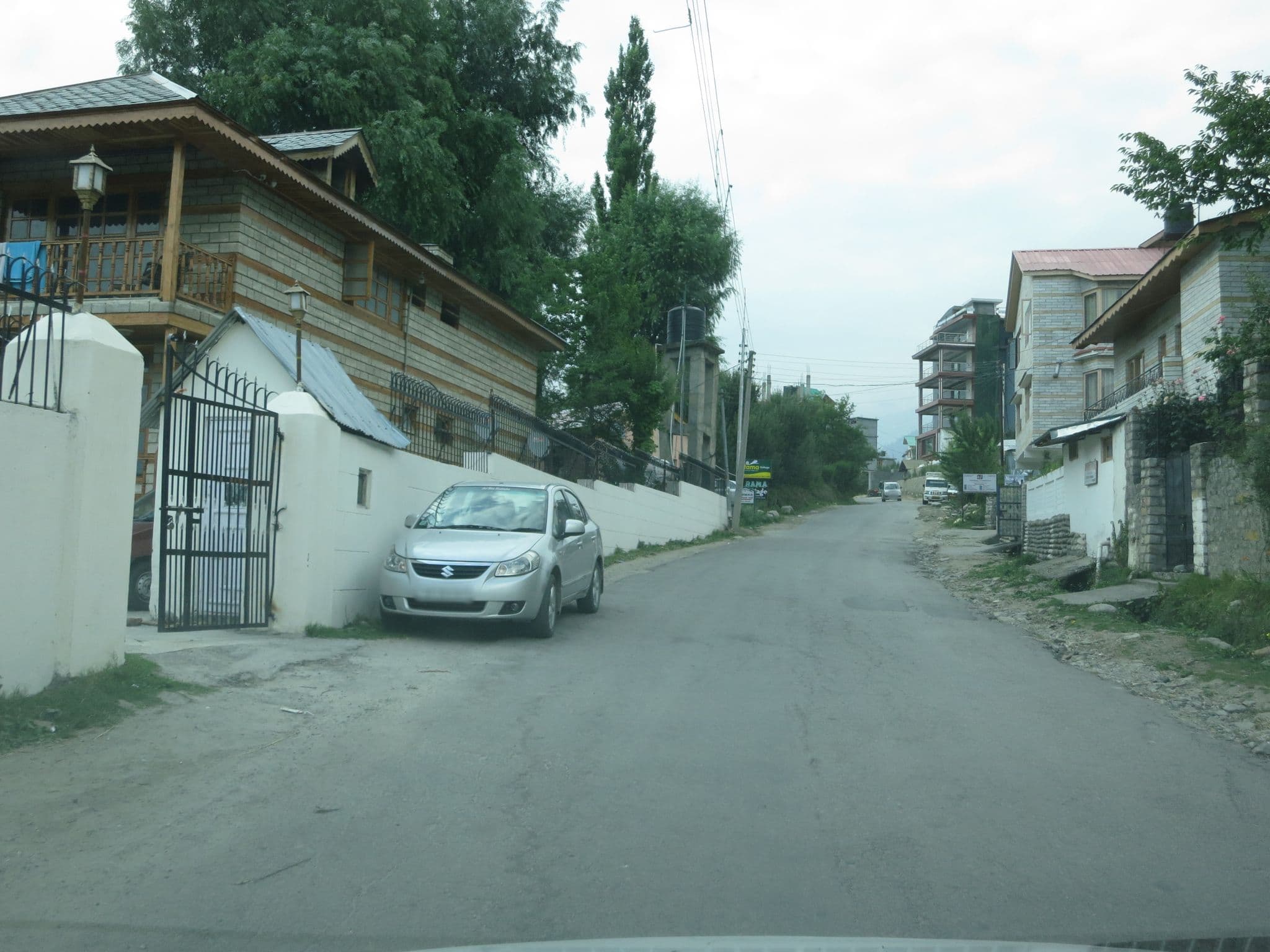 Street view near Snow Bliss Cottage, Kulu — © lto (CC BY-SA · Mapillary)