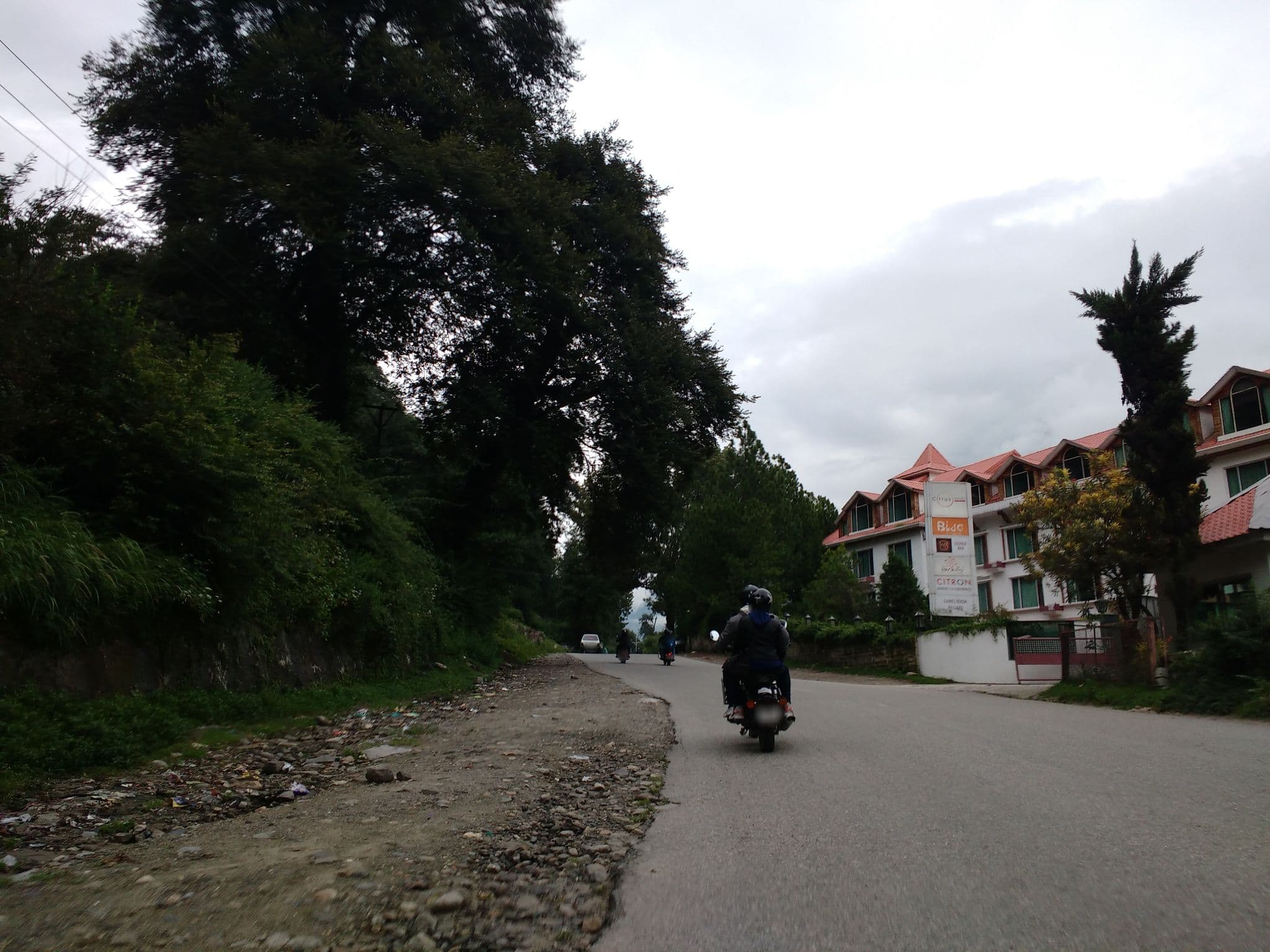 Street view near Manali Resorts, Kulu — © srividya (CC BY-SA · Mapillary)