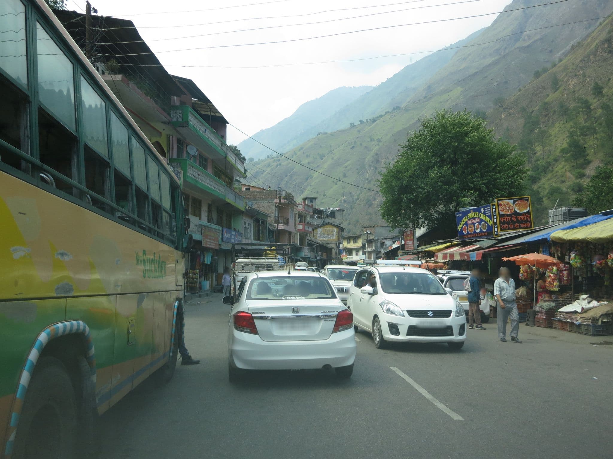 Street view near Hotel YS Triple Nine, Bhuntar — © lto (CC BY-SA · Mapillary)