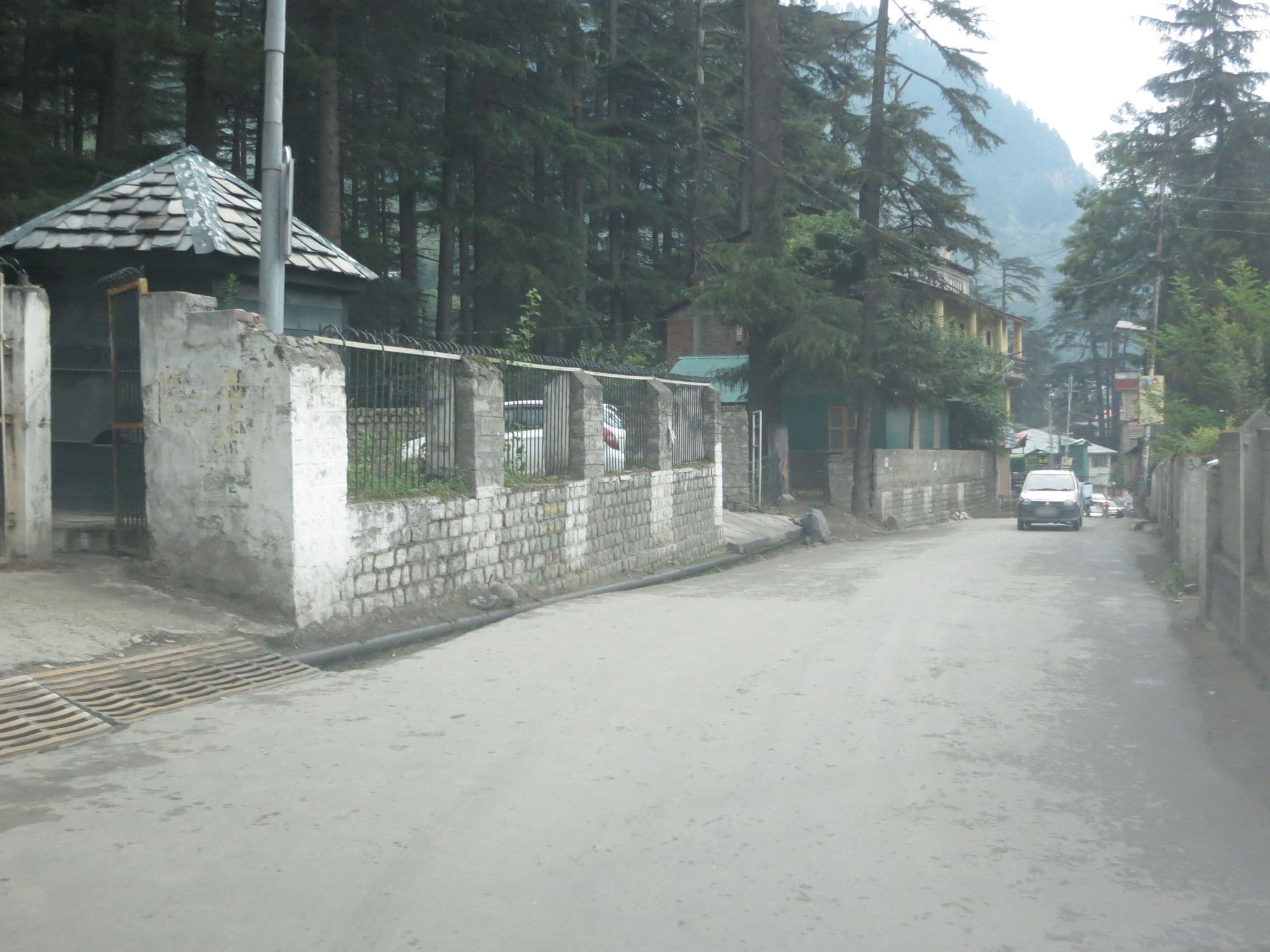 Street view near Hotel Crystal, Kulu — © lto (CC BY-SA · Mapillary)