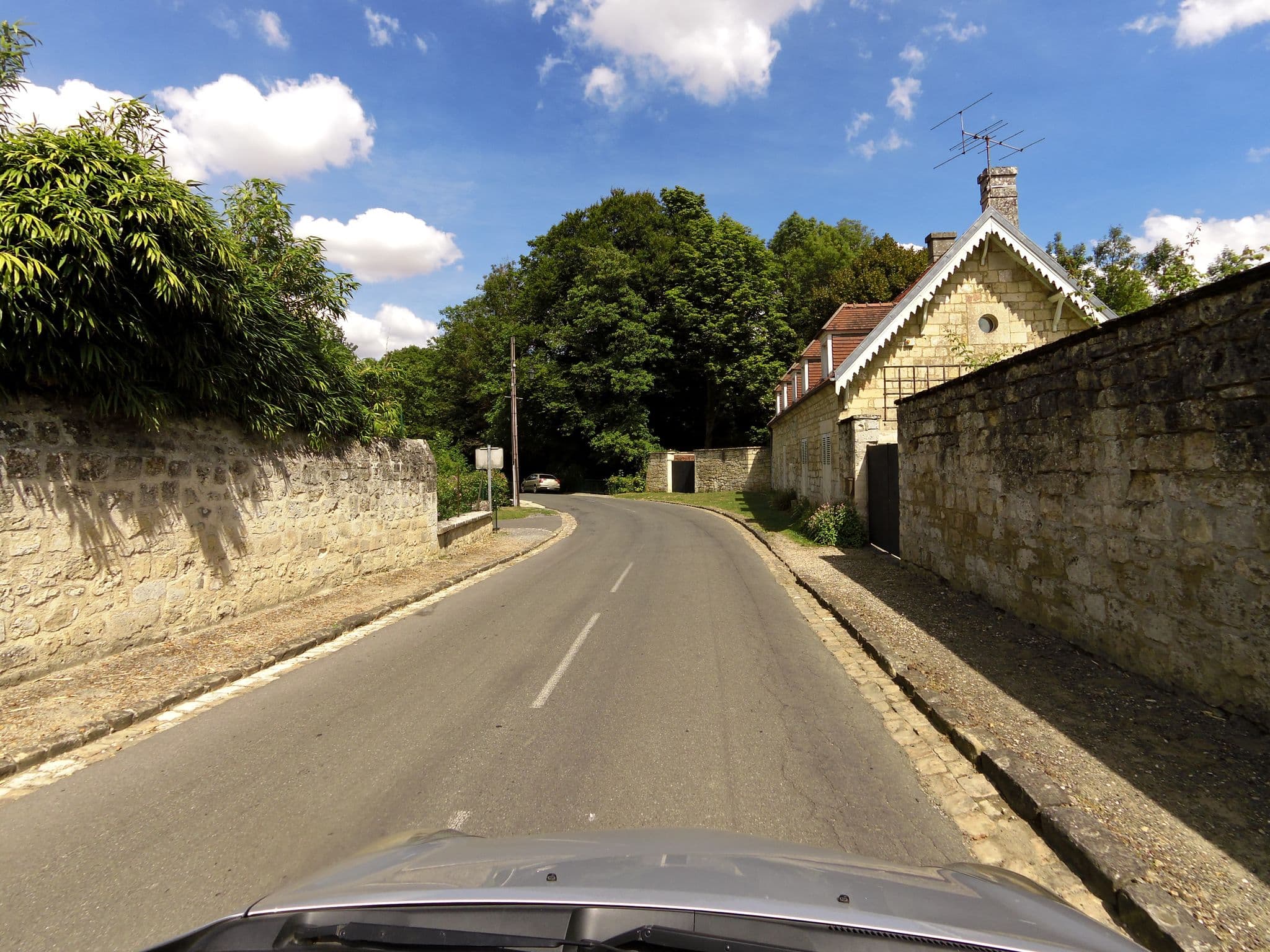 Street view near Longpont campingcar, Villers-Cotterêts — © zors1843 (CC BY-SA · Mapillary)