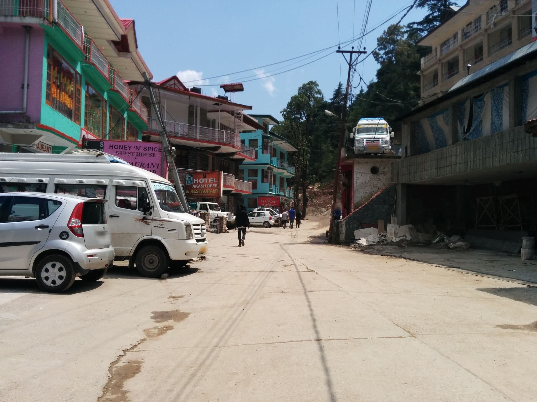 Street view near Genx Great Himalayan Resort, Dharamsala — © sashazykov (CC BY-SA · Mapillary)