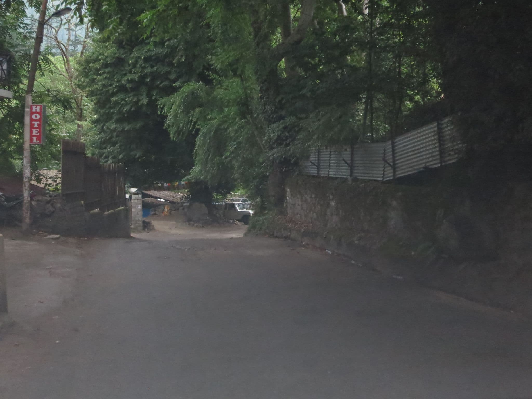 Street view near Hotel Mountain Orchid, Kulu — © lto (CC BY-SA · Mapillary)