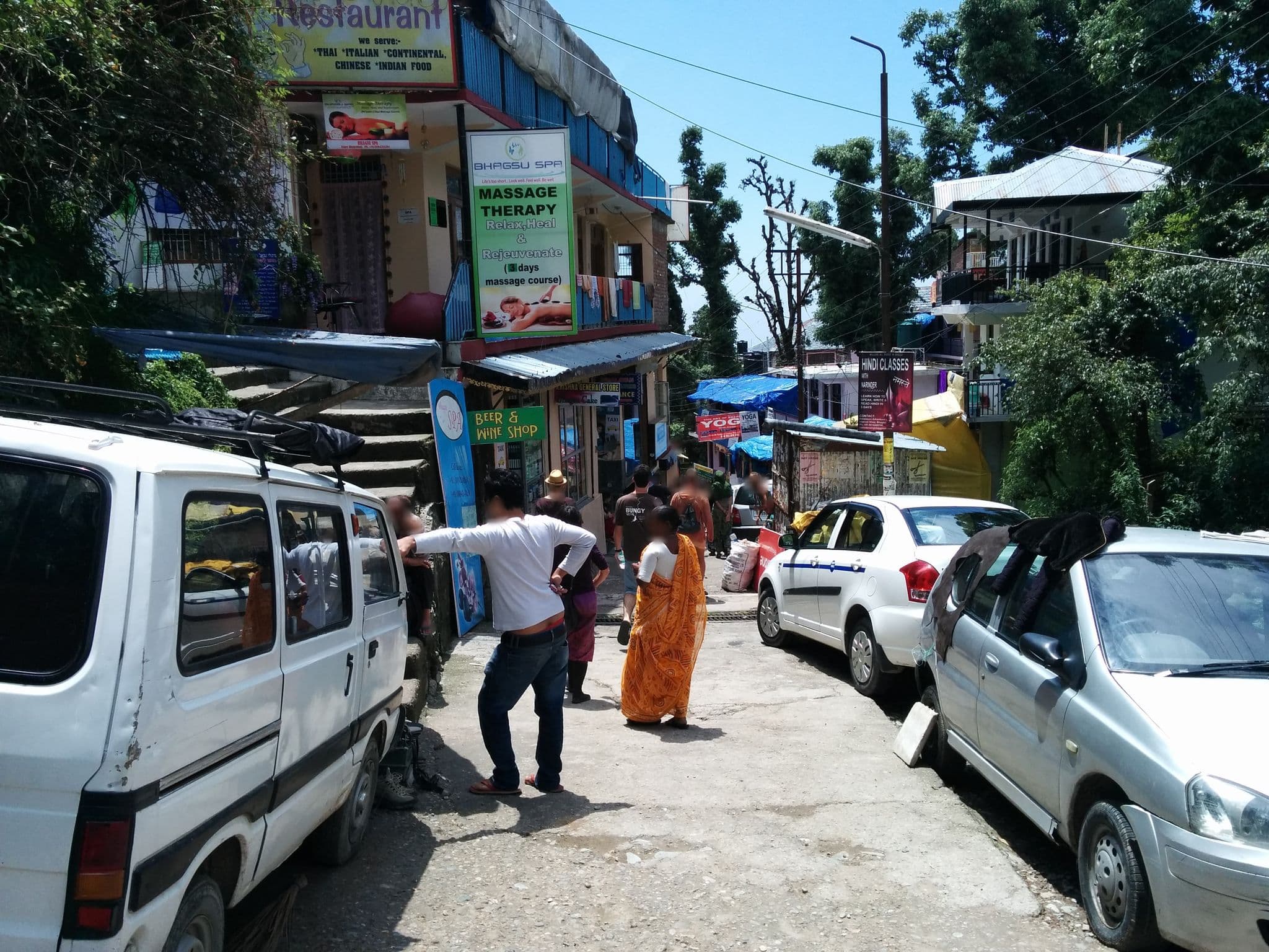 Street view near Hostelavie Mcleodganj, Dharamsala — © sashazykov (CC BY-SA · Mapillary)