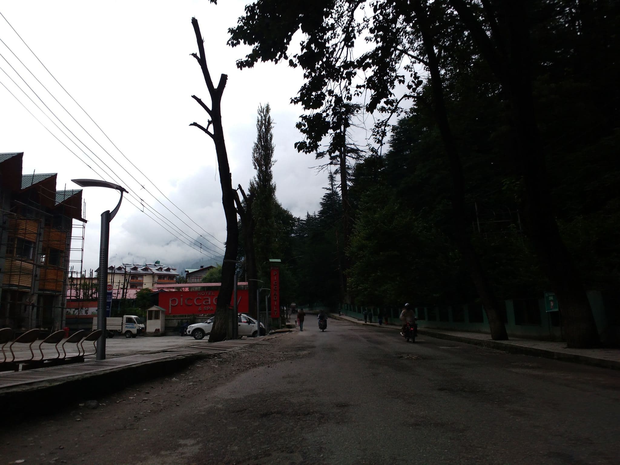 Street view near Hotel Rana Palace, Kulu — © srividya (CC BY-SA · Mapillary)