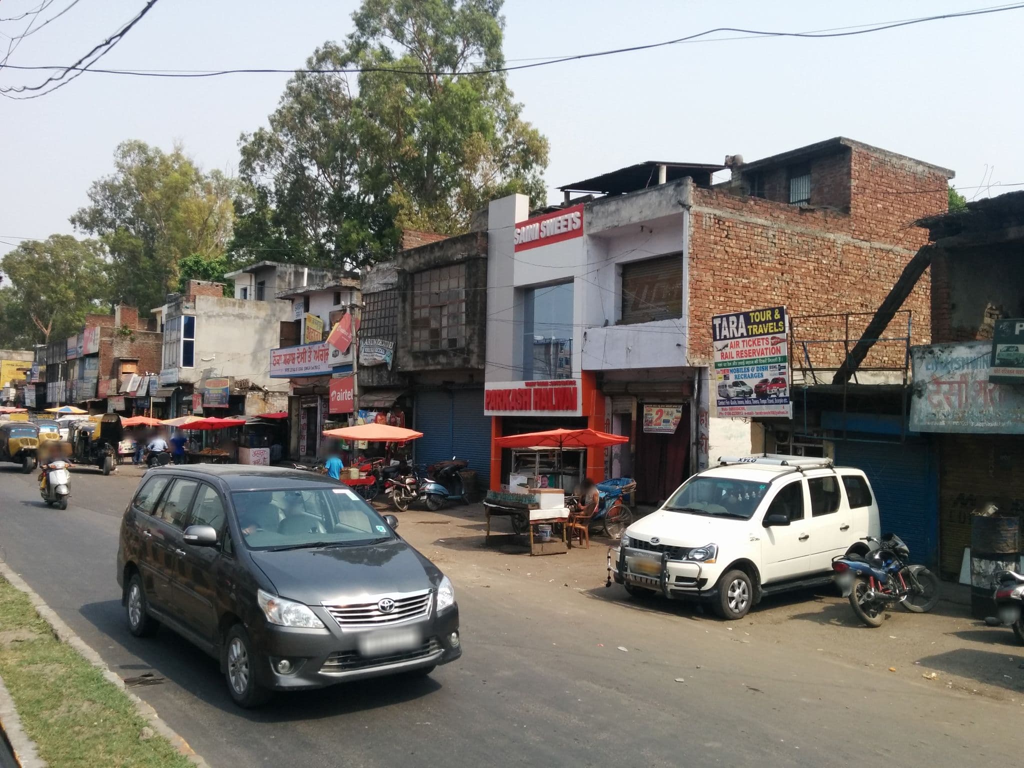 Street view near Hotel Comfort, Pathānkot — © sashazykov (CC BY-SA · Mapillary)