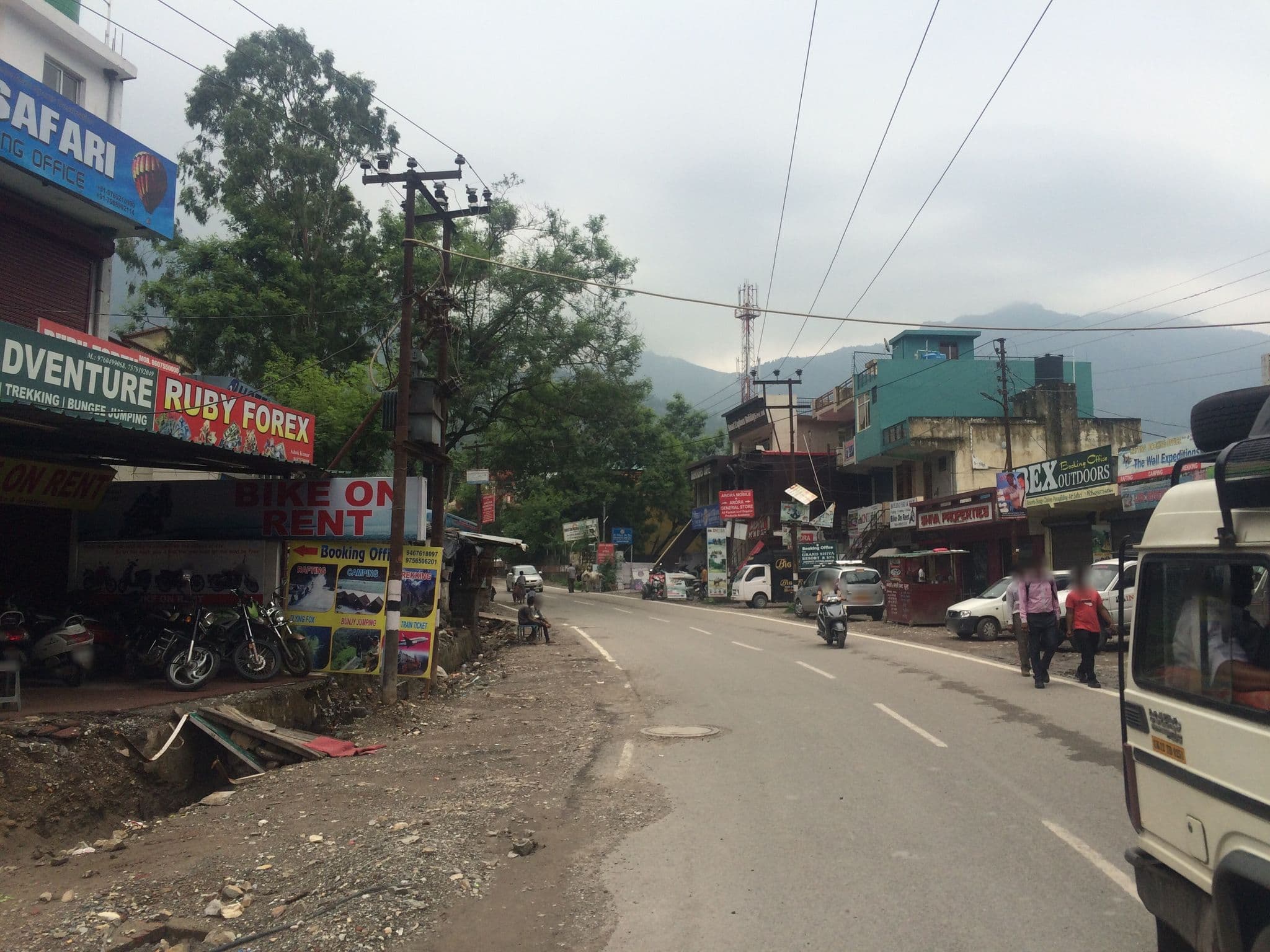 Street view near Hotel Leisure Palace, Rishīkesh — © shailajashah (CC BY-SA · Mapillary)