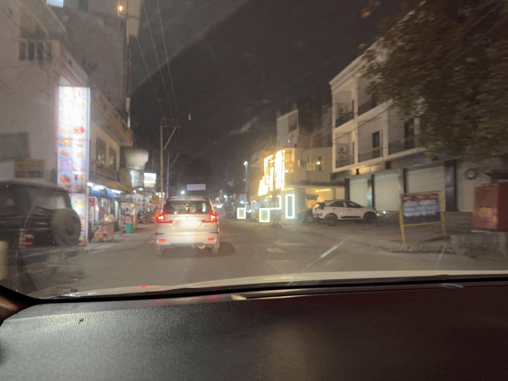 Street view near Hotel Trihari, Rishīkesh — © shahashishg (CC BY-SA · Mapillary)