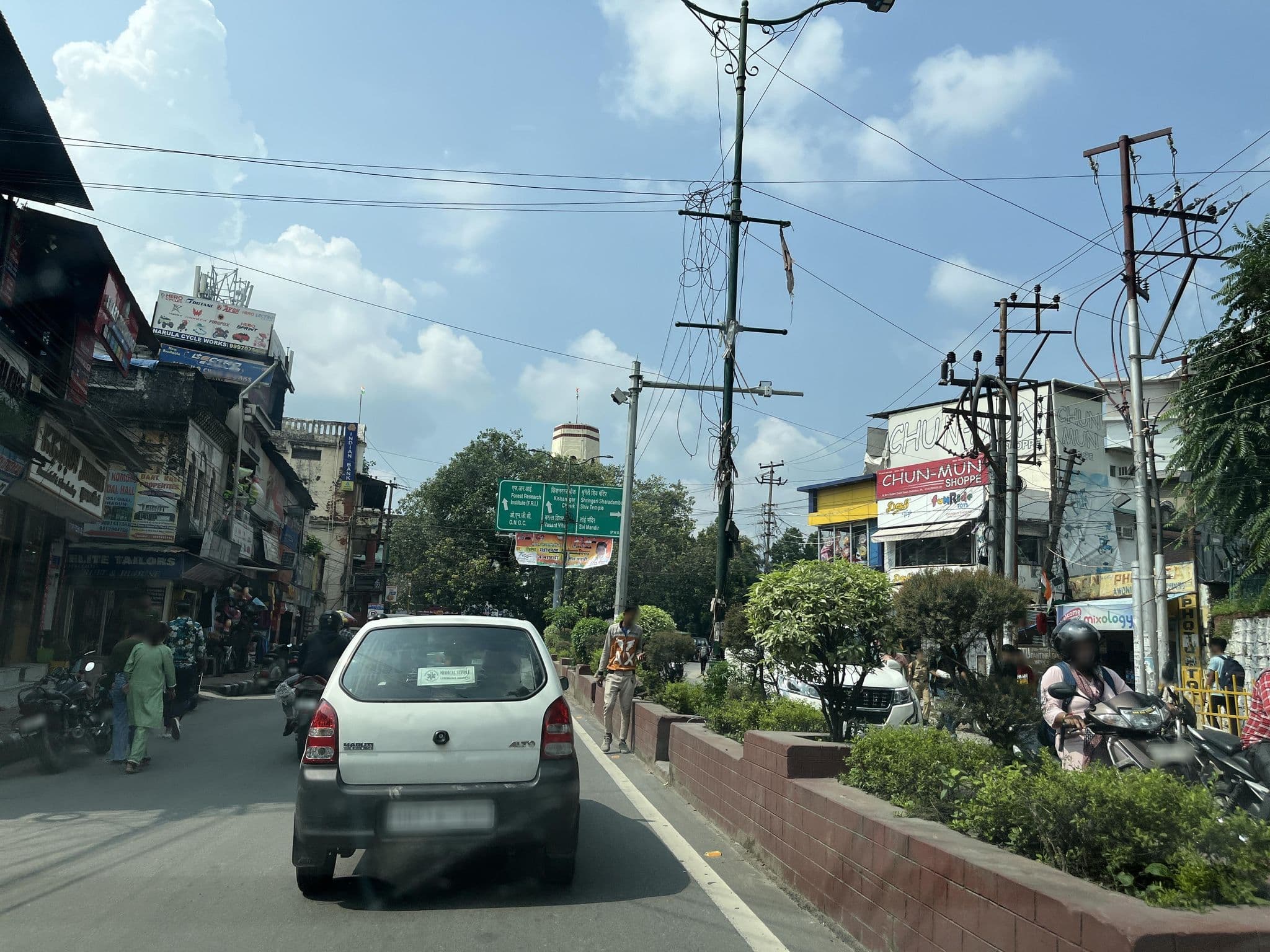 Street view near OYO 27921 Hotel Shalimar, Dehradun — © lakshyajeet (CC BY-SA · Mapillary)