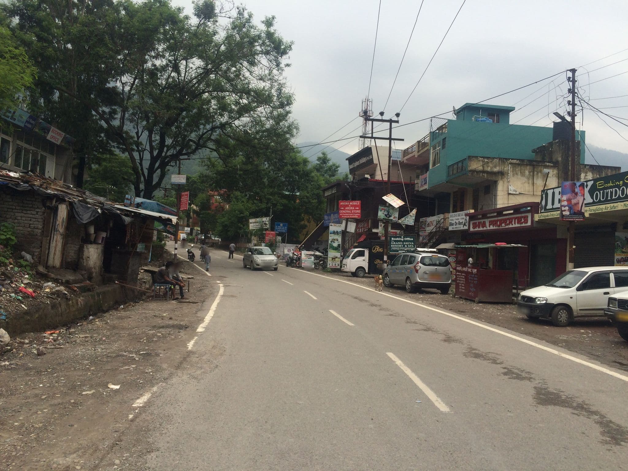 Street view near Into The Unknown Hostel, Rishīkesh — © shailajashah (CC BY-SA · Mapillary)