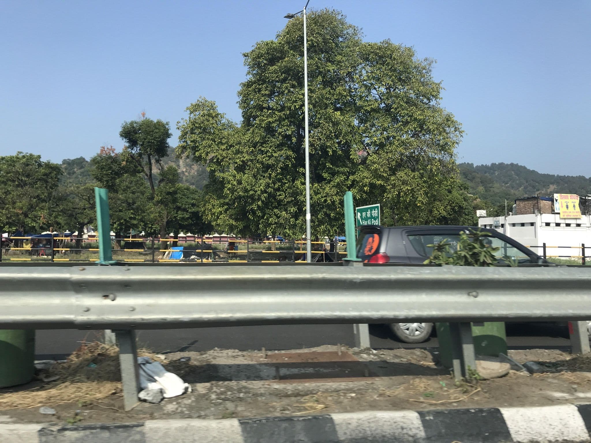 Street view near Seth Anandram Jaipuria Smriti Bhawan, Haridwar — © miguel_andrade (CC BY-SA · Mapillary)