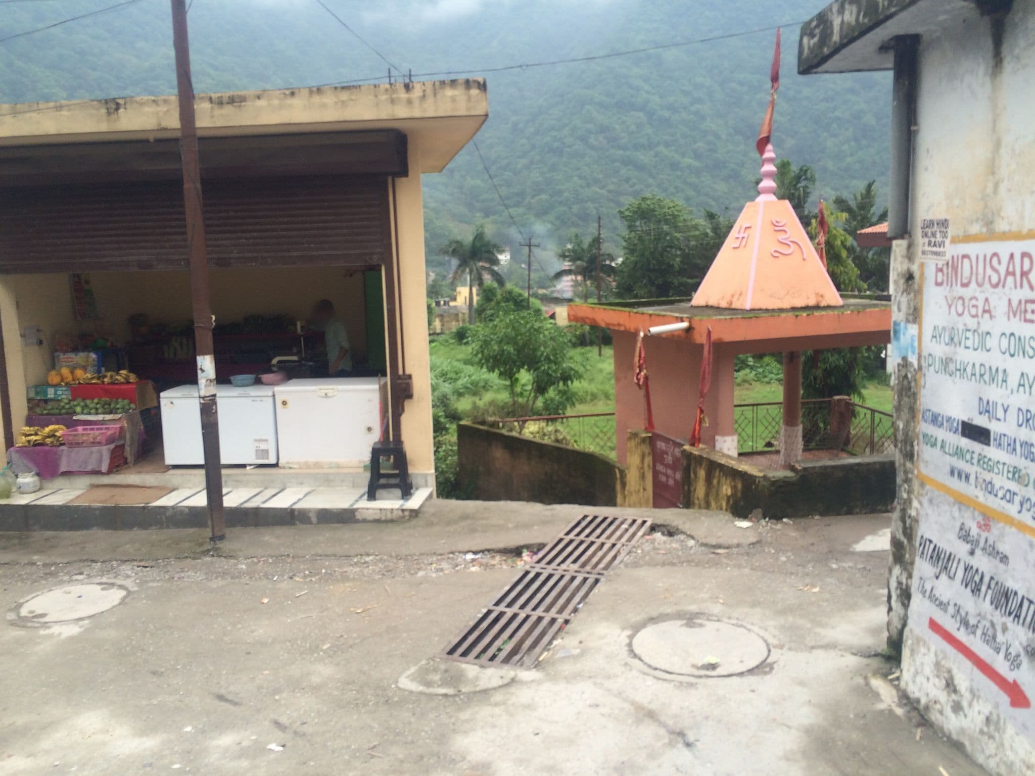Street view near Hotel Orien Residency, Rishīkesh — © shailajashah (CC BY-SA · Mapillary)