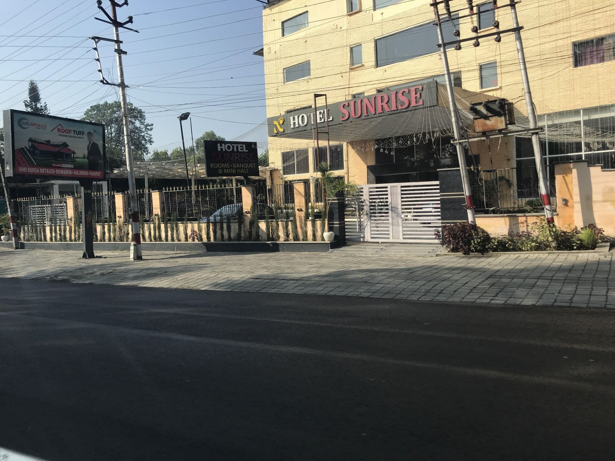 Street view near Keys Prima By Lemon Tree Hotels, Dehradun — © miguel_andrade (CC BY-SA · Mapillary)