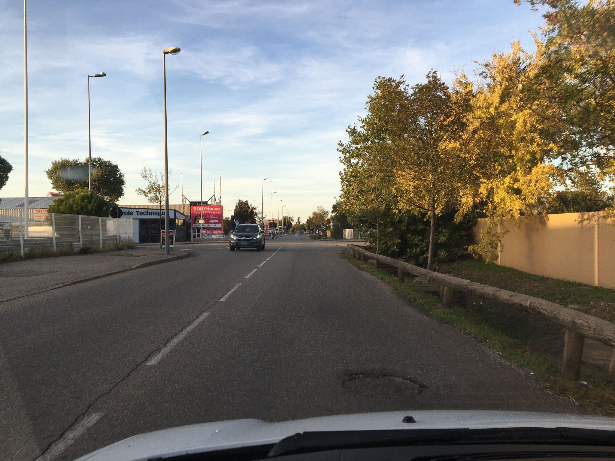 Street view near Hôtel Terre de Provence, Le Pontet — © zimmy (CC BY-SA · Mapillary)