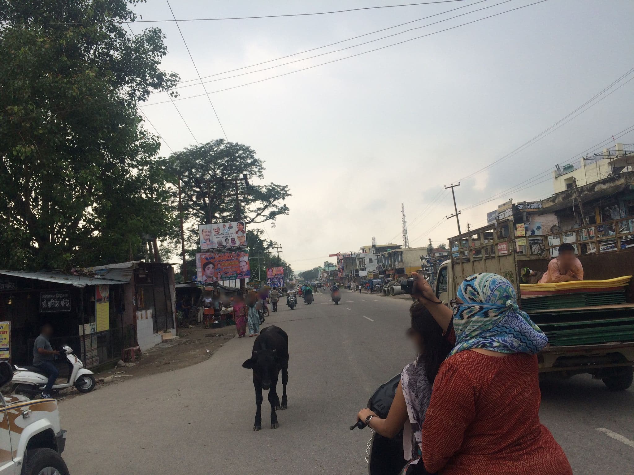 Street view near Ganga Sai Guest House, Birbhaddar — © shailajashah (CC BY-SA · Mapillary)