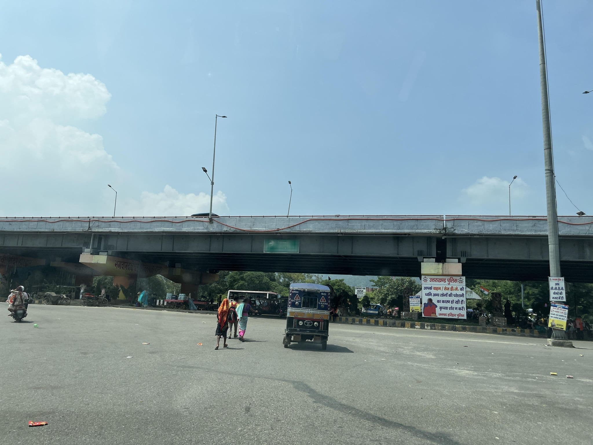 Street view near Hotel Kanhaiya Inn, Haridwar — © lakshyajeet (CC BY-SA · Mapillary)