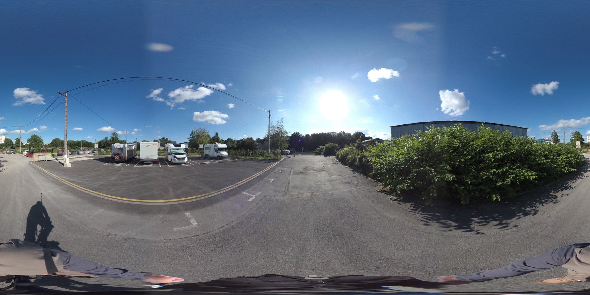 Street view near Aire de camping-cars de Meaux, Meaux — © geovelo (CC BY-SA · Mapillary)