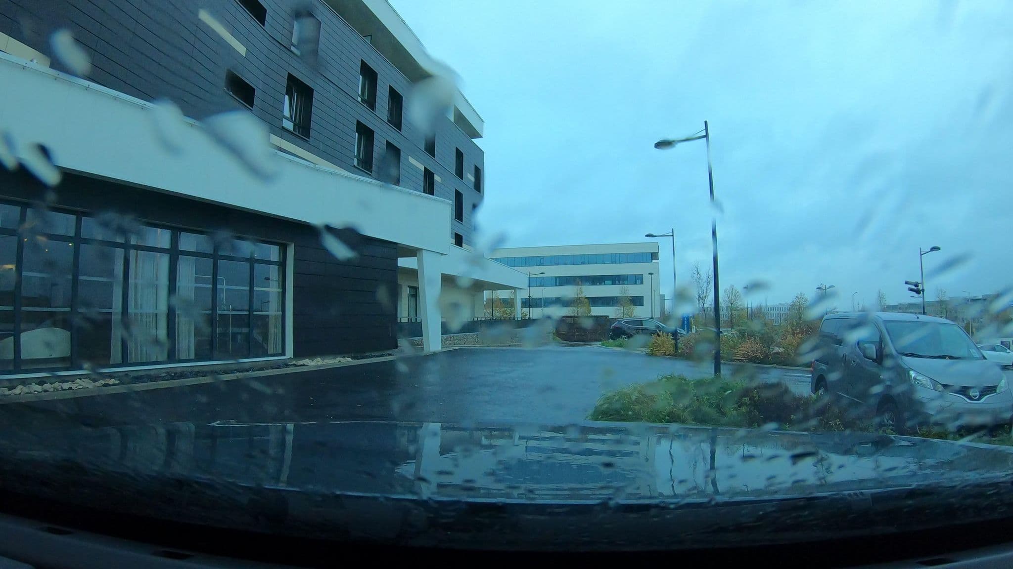 Street view near Golden Tulip Reims, Bezannes — © vinisa (CC BY-SA · Mapillary)