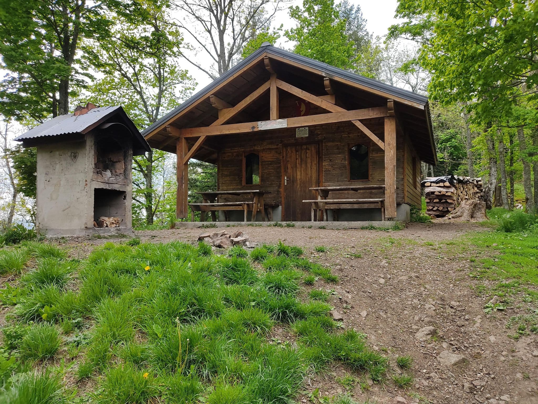 Street view near Baecherkopf-Hislà, Bitschwiller-lès-Thann — © oongiw (CC BY-SA · Mapillary)