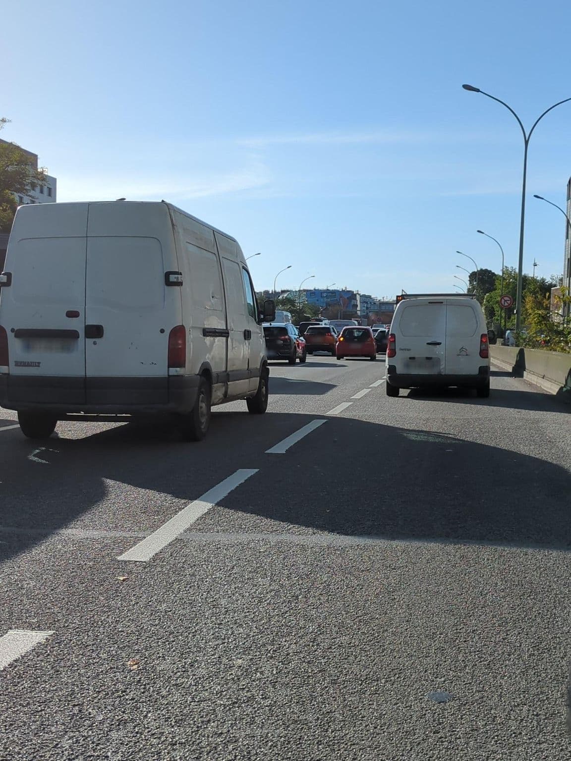 Street view near Meininger Hôtel, Saint-Mandé — © didier2020 (CC BY-SA · Mapillary)