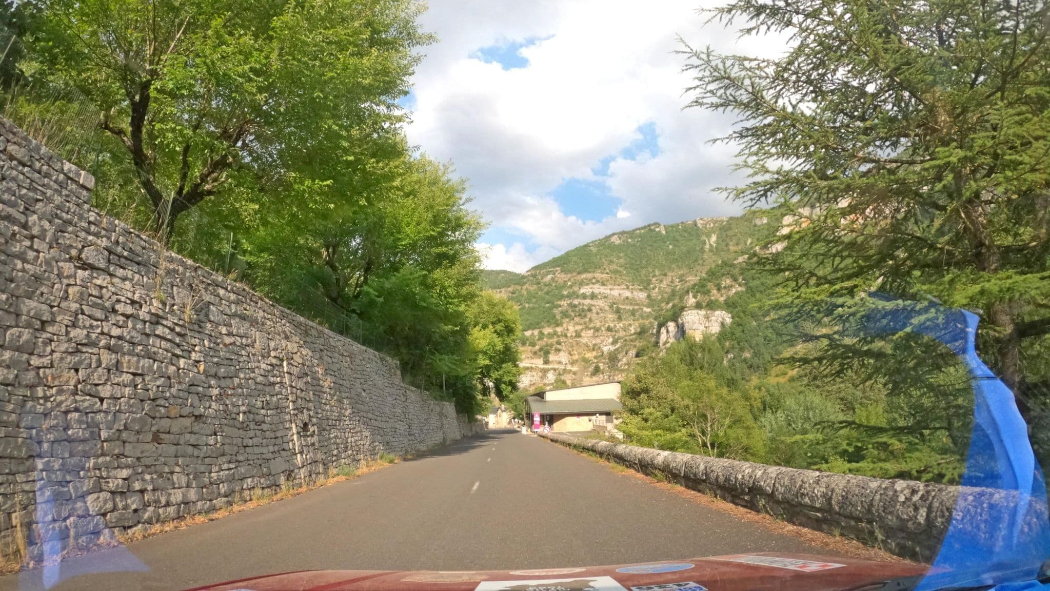 Street view near Le Pradet - Camping municipal, Meyrueis — © masterofnoroad (CC BY-SA · Mapillary)