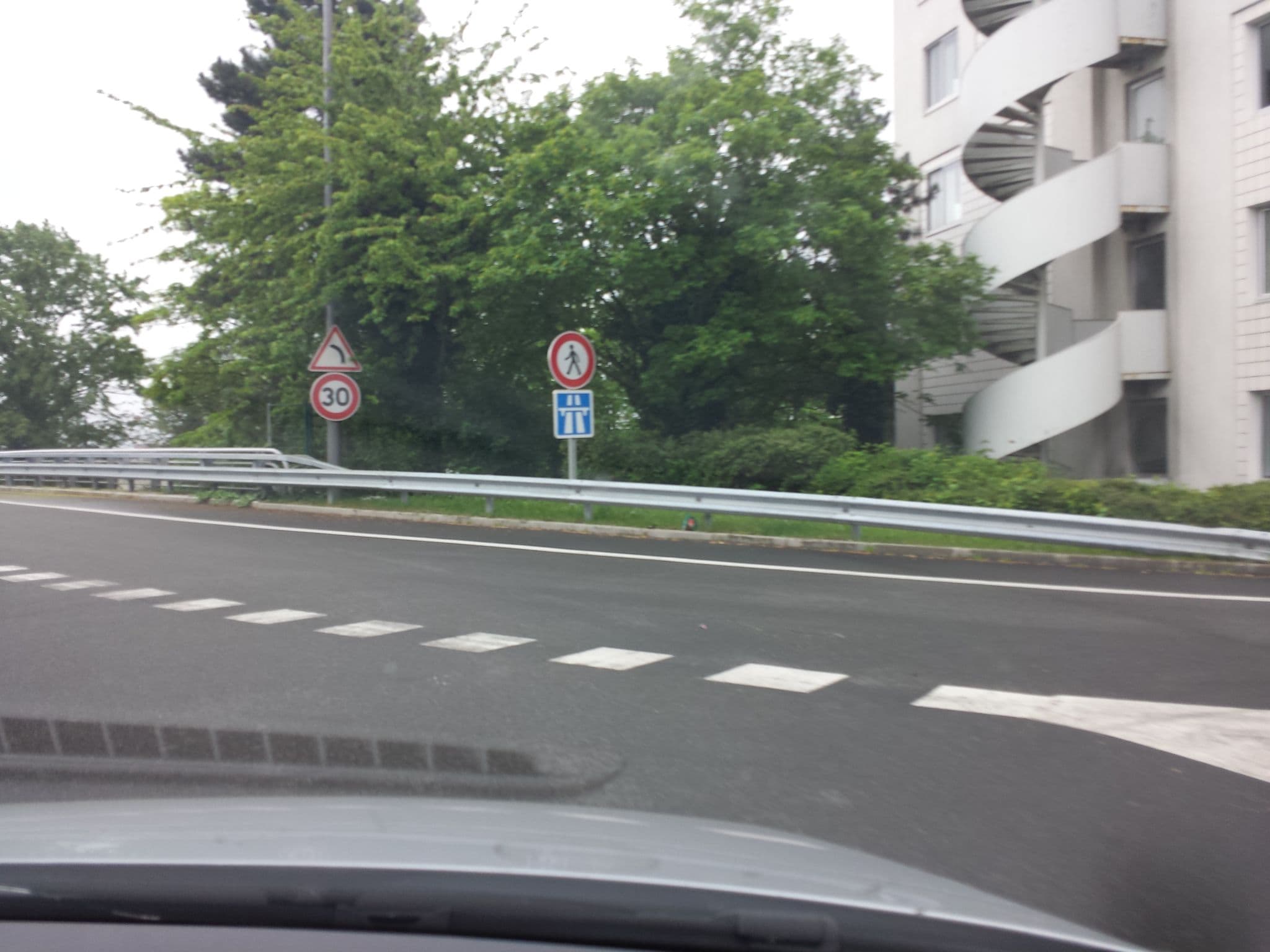 Street view near Ibis Budget, Chevilly-Larue — © x_javier (CC BY-SA · Mapillary)