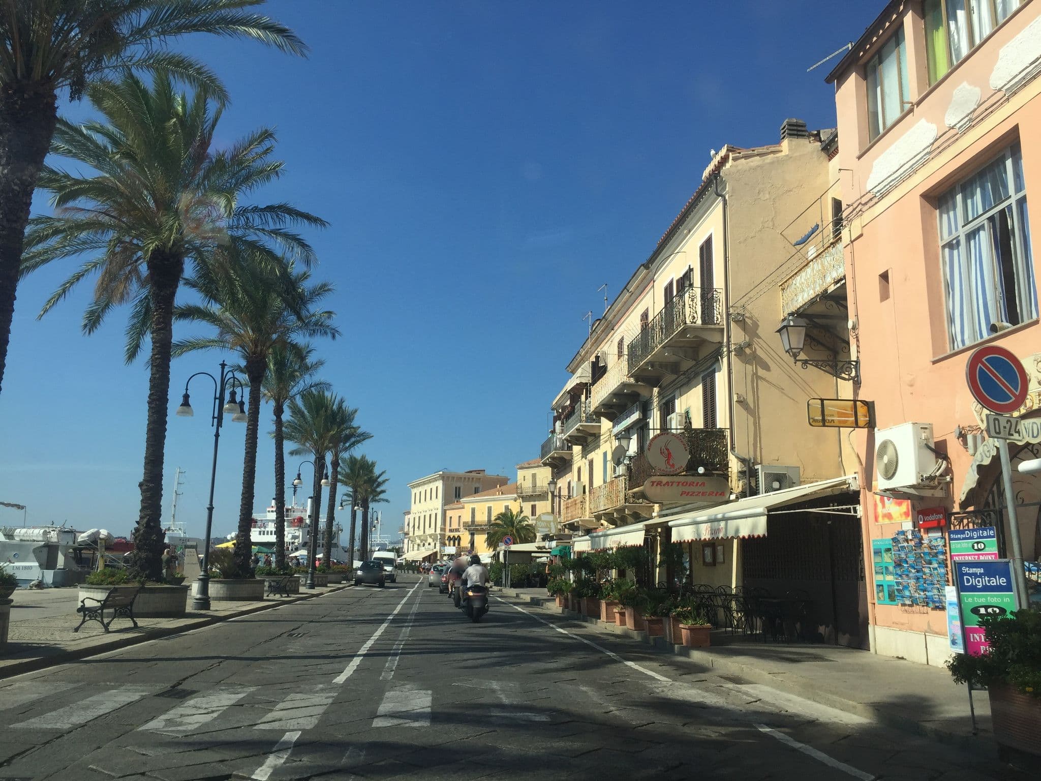 Street view near Hotel Miralonga, La Maddalena — © thepriben (CC BY-SA · Mapillary)