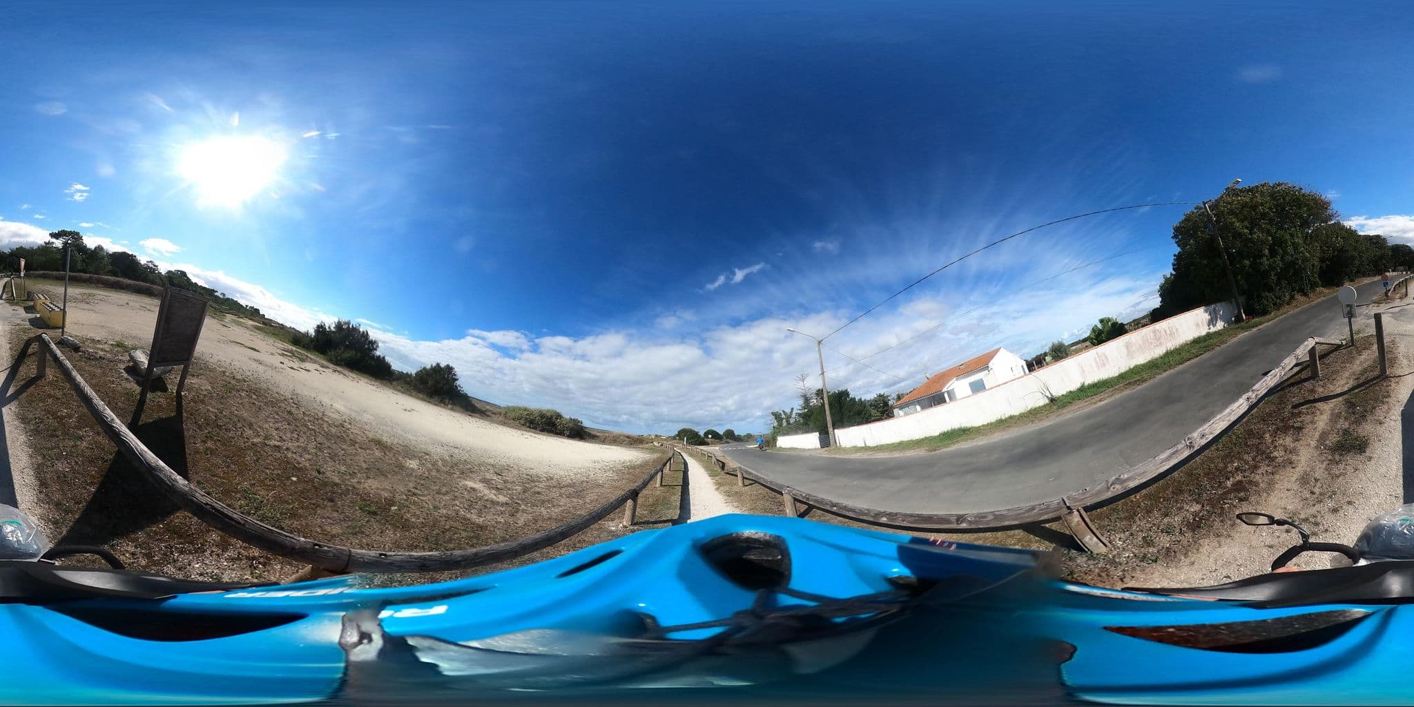 Street view near Aire pour camping-cars « Bois de pins », Bourcefranc-le-Chapus — © padididejurbise (CC BY-SA · Mapillary)
