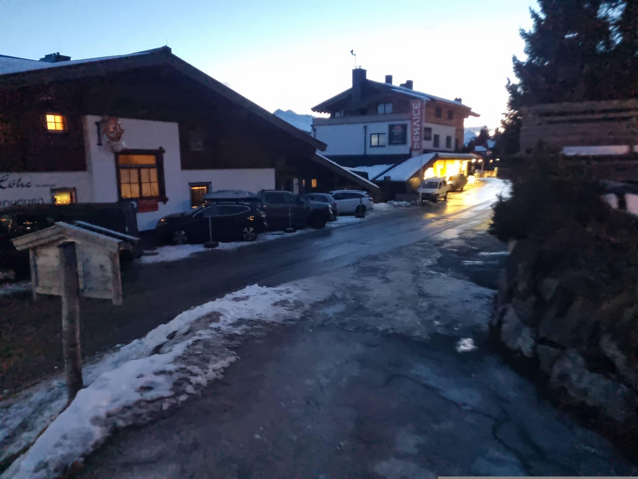 Street view near Pinzgauer Höhe, Neukirchen am Großvenediger