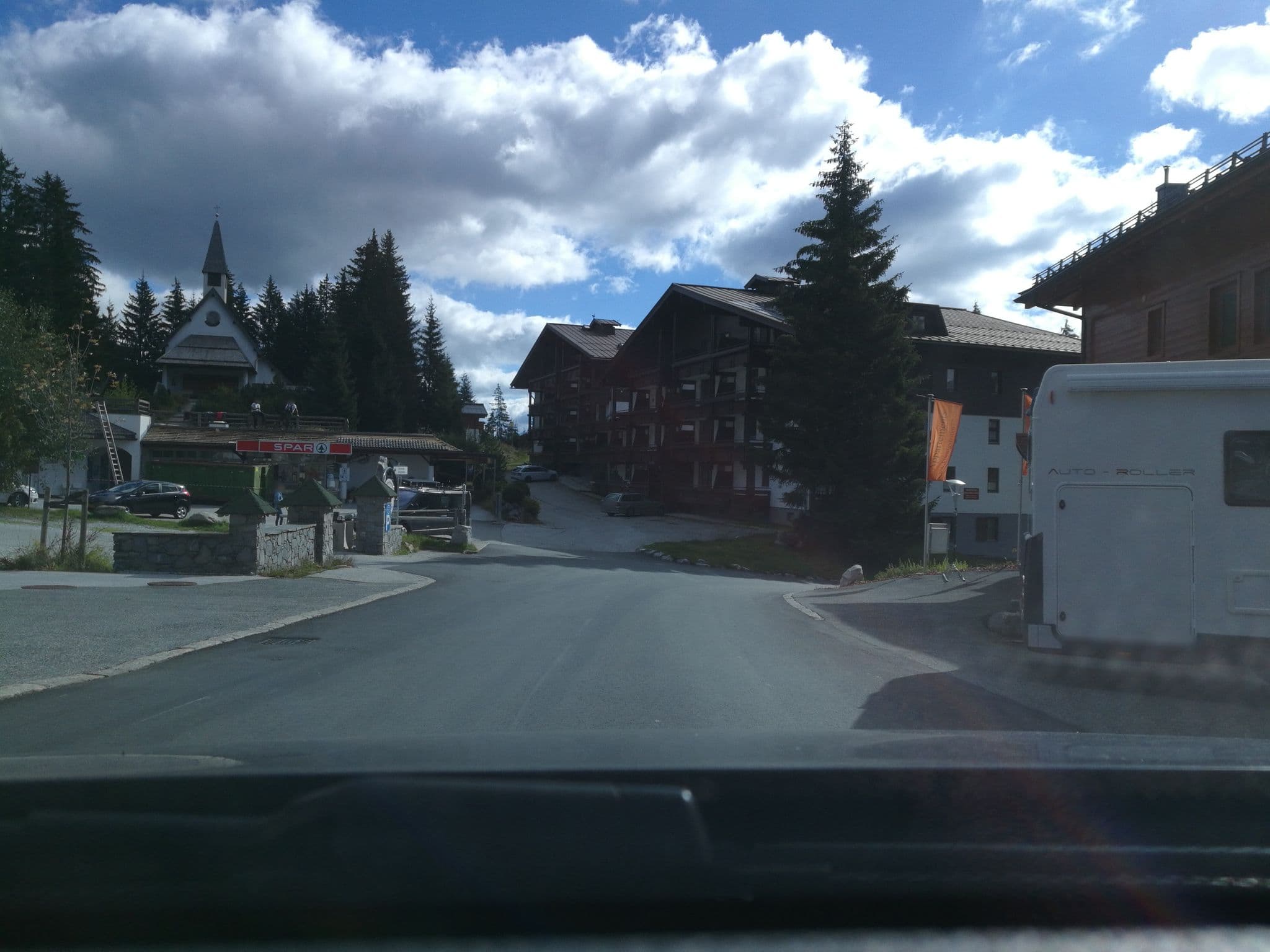Street view near Biohotel Castello, Neukirchen am Großvenediger — © mike409 (CC BY-SA · Mapillary)