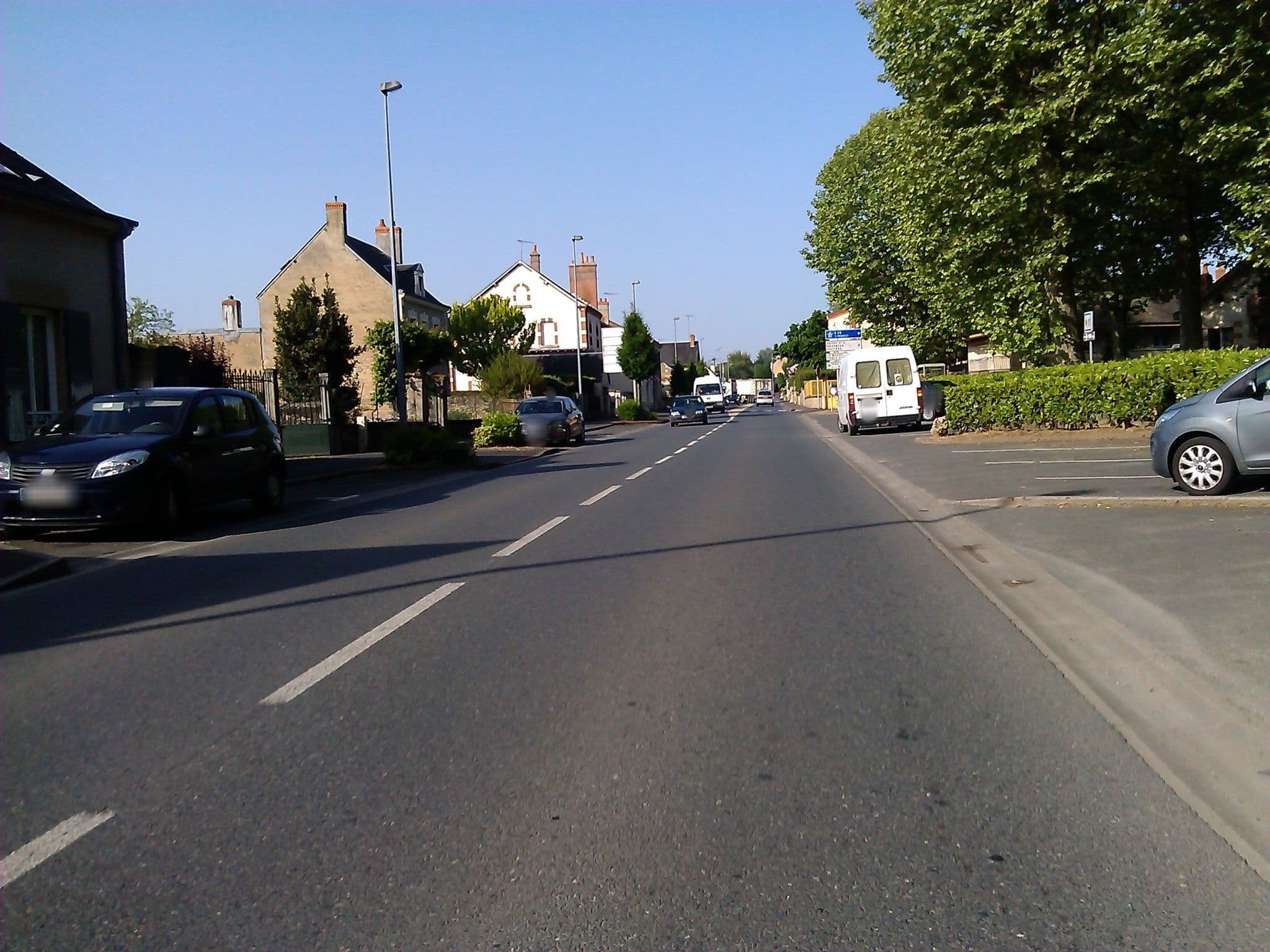Street view near La Châtre - Aire Réservée Aux Camping-car, La Châtre — © changchun1 (CC BY-SA · Mapillary)