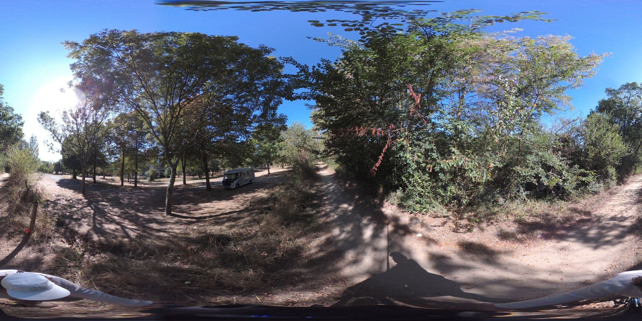 Street view near Aire Camping-Cars de Saumur - Dampierre-sur-Loire, Villebernier — © geovelo (CC BY-SA · Mapillary)