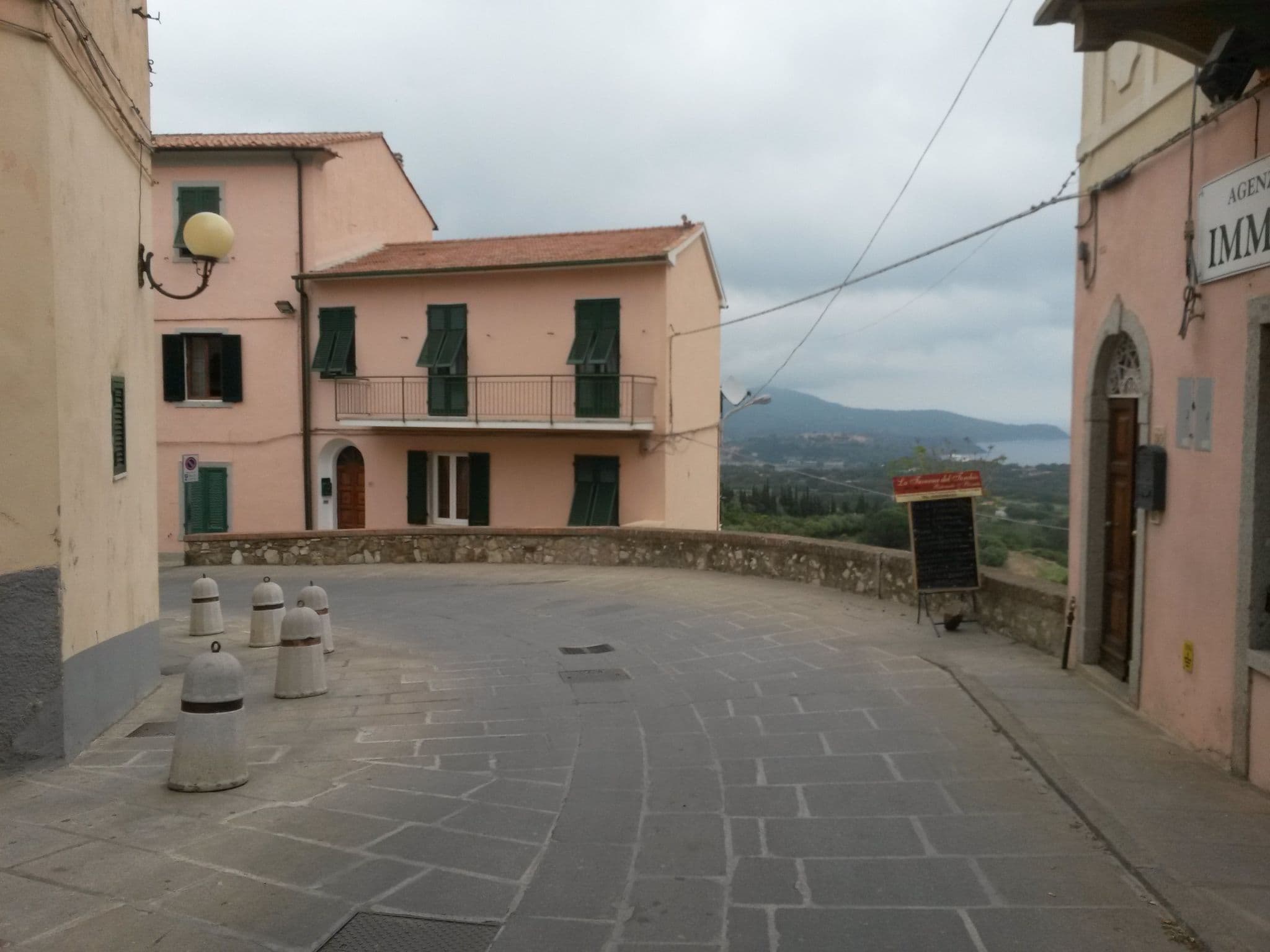 Street view near Montagna Arch. Walter, Capoliveri — © rausk (CC BY-SA · Mapillary)