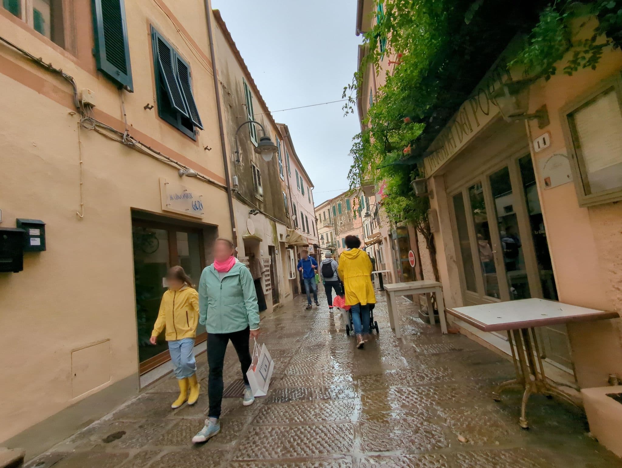 Street view near Le Maree Il Vicolo, Capoliveri — © ente (CC BY-SA · Mapillary)