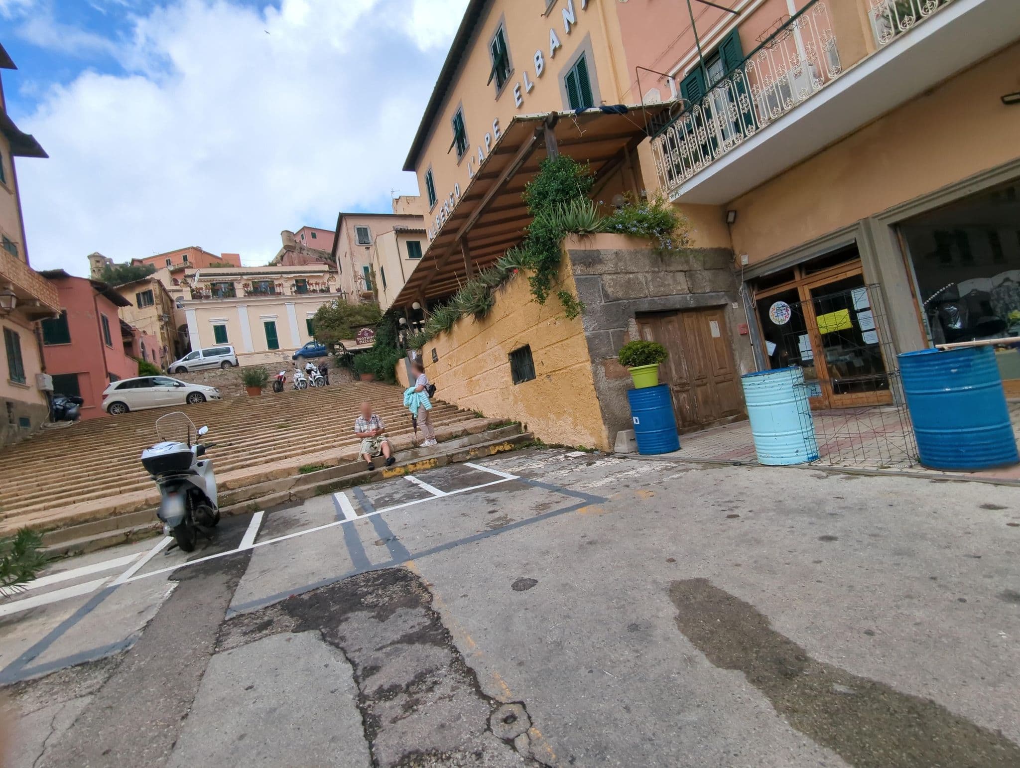 Street view near Albergo Ape Elbana, Portoferraio — © ente (CC BY-SA · Mapillary)