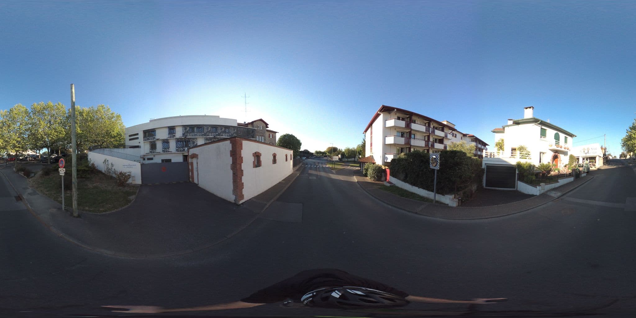 Street view near Résidence Pierre & Vacances - Eguzi, Saint-Jean-de-Luz — © geovelo (CC BY-SA · Mapillary)