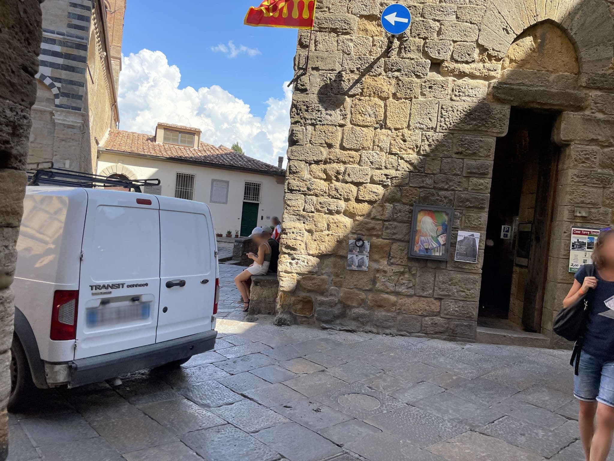 Street view near Villa Marmini, Volterra — © asturksever (CC BY-SA · Mapillary)