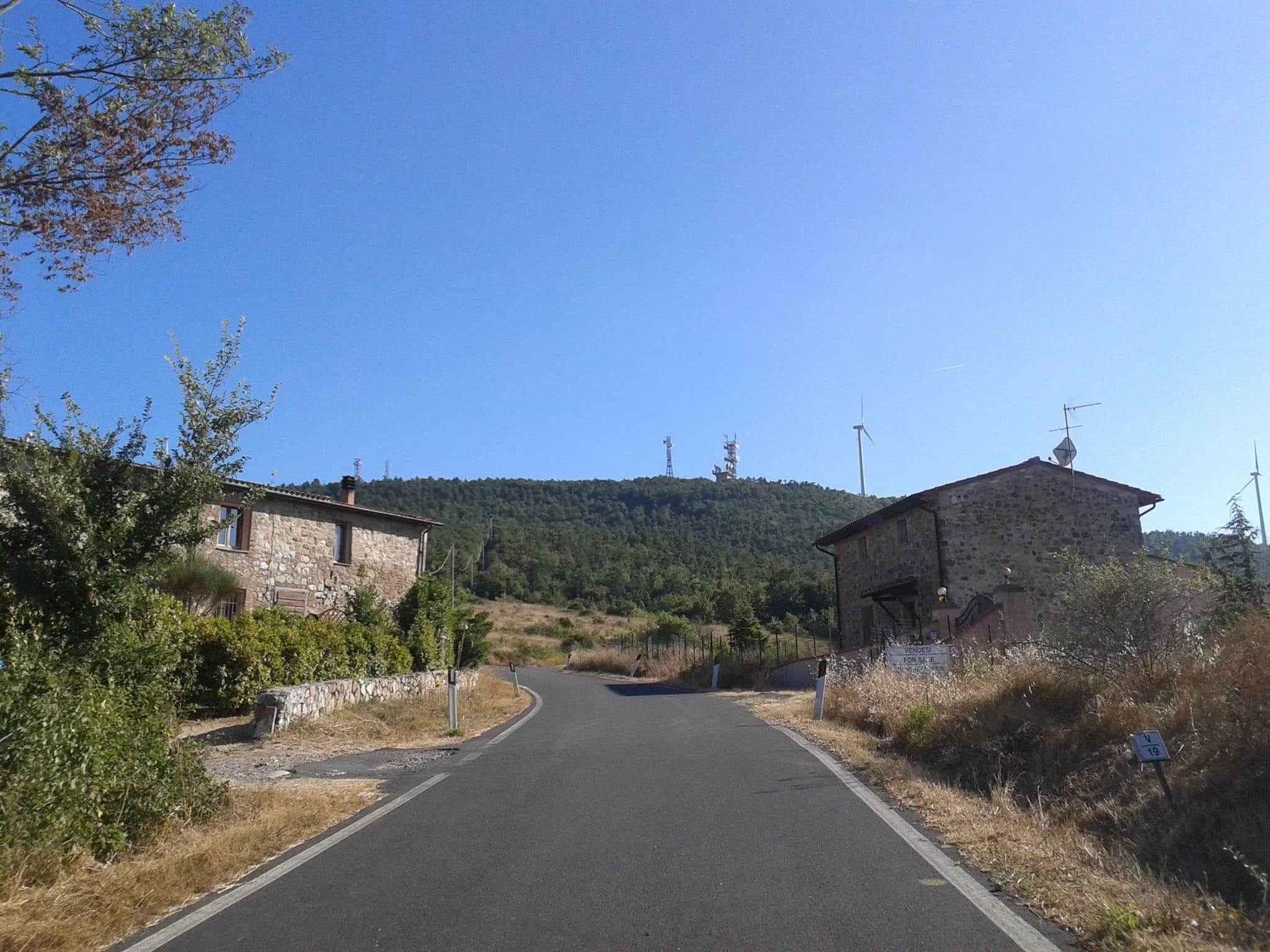 Street view near Vitalba By Gallo, Rosignano Marittimo — © momix (CC BY-SA · Mapillary)