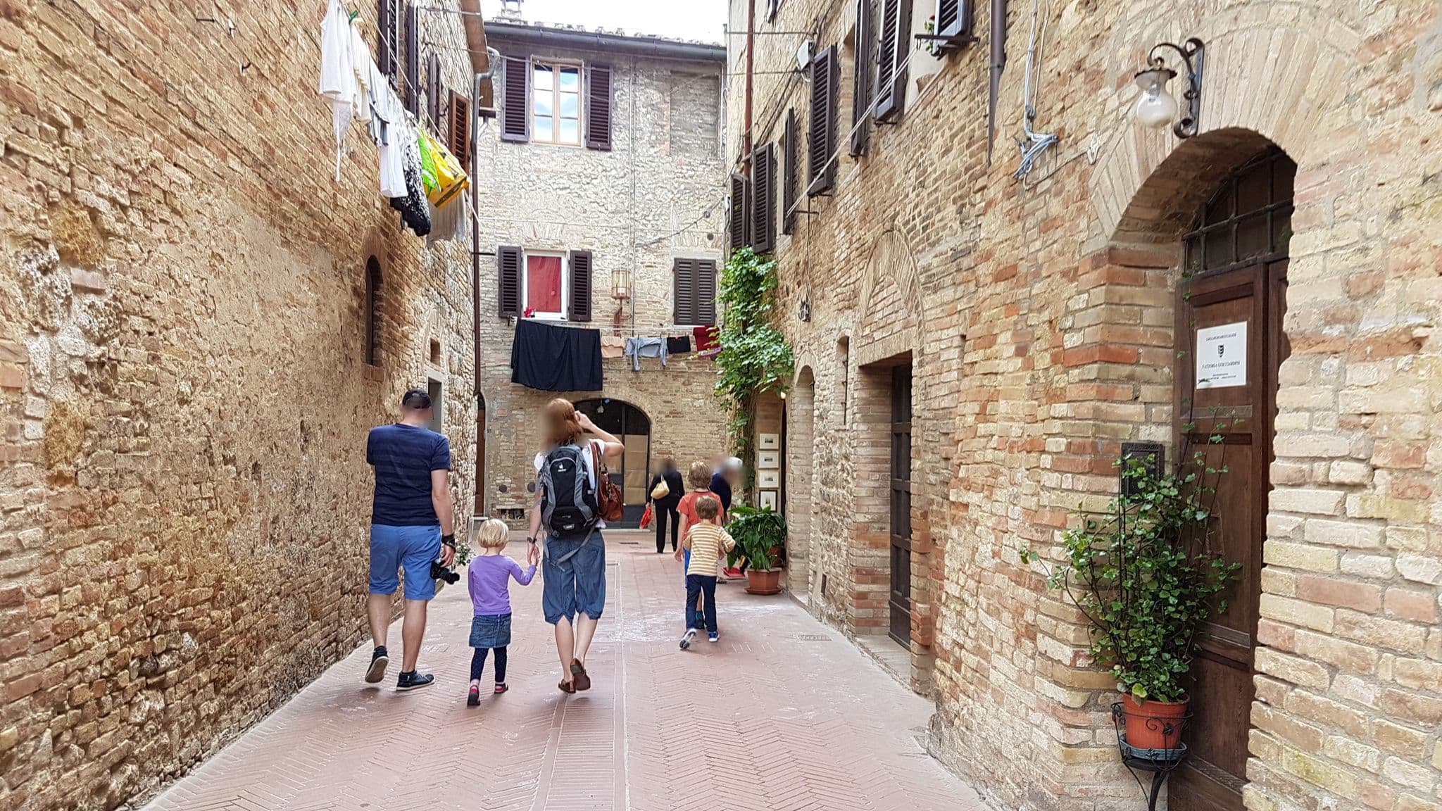 Street view near Camere Beconcini Giuliana, San Gimignano — © jopparn (CC BY-SA · Mapillary)