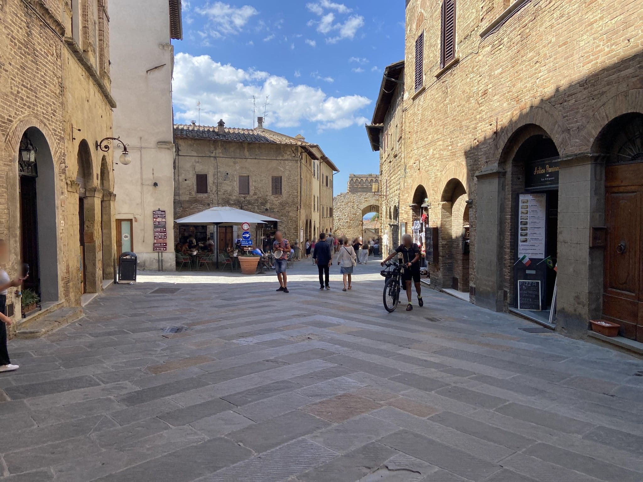 Street view near Palazzo Buonaccorsi, San Gimignano — © aa_blaablaa (CC BY-SA · Mapillary)