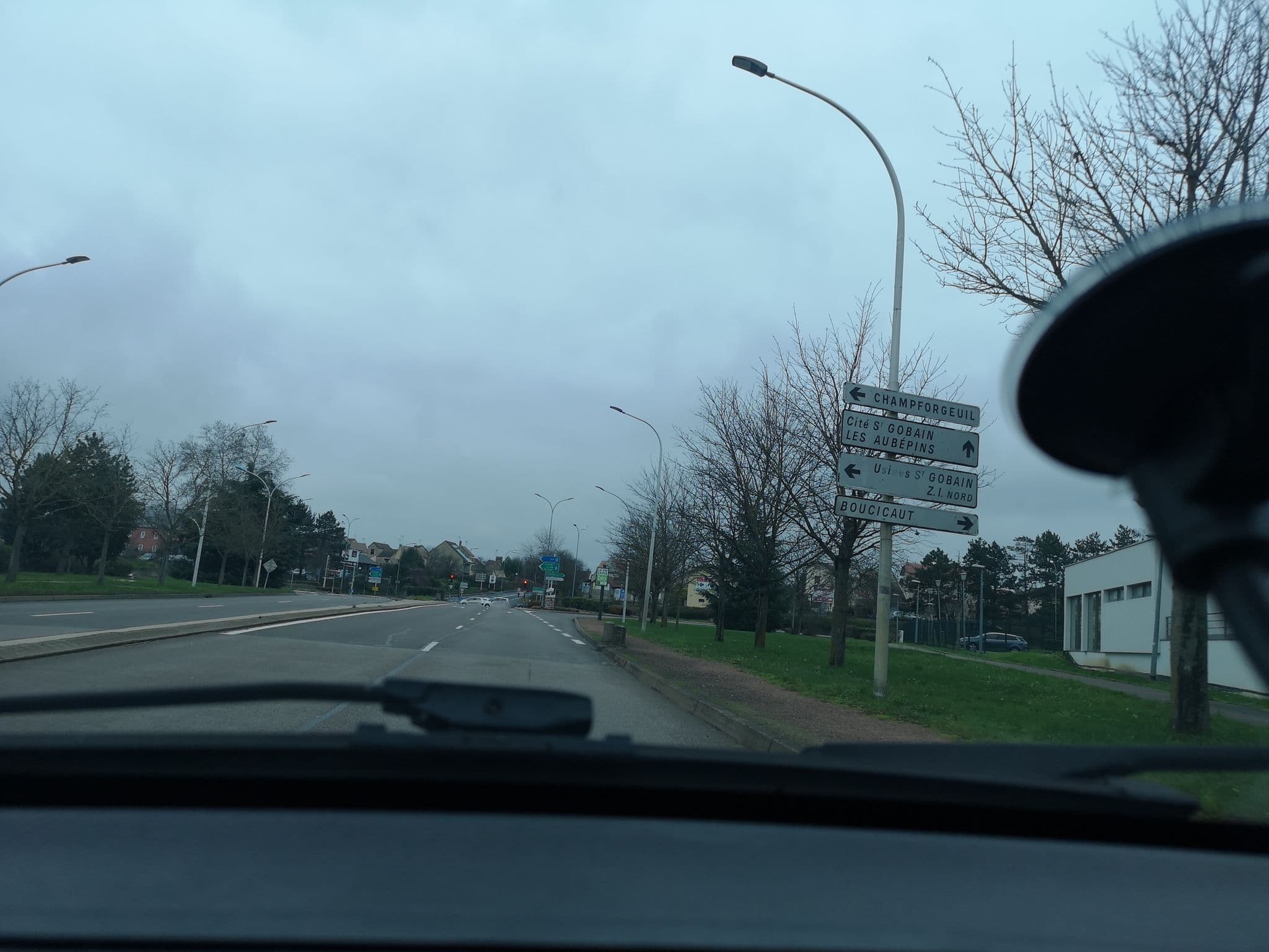 Street view near ibis budget, Châtenoy-le-Royal — © globeur (CC BY-SA · Mapillary)