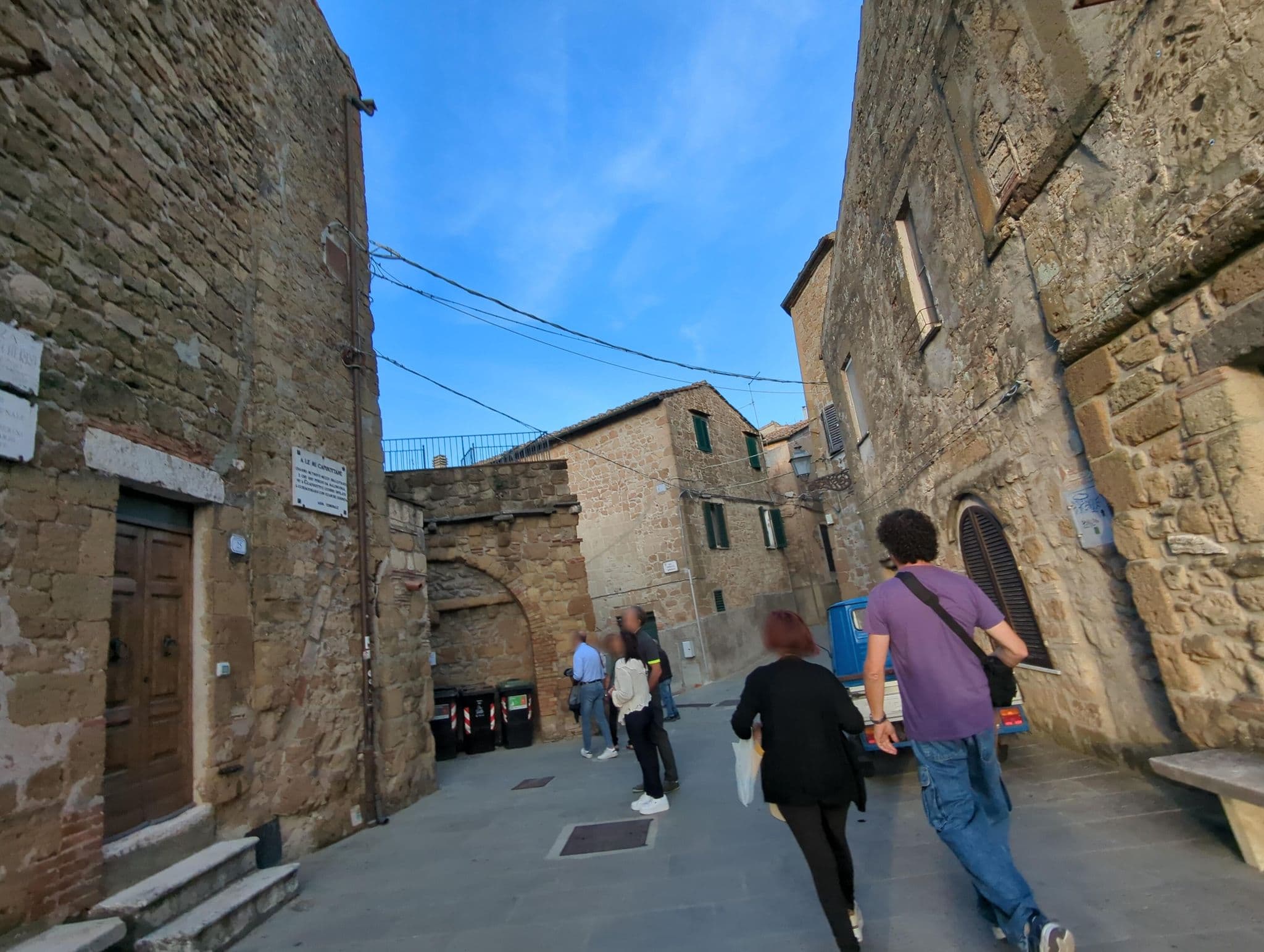Street view near Casa degli Archi, Farnese — © ente (CC BY-SA · Mapillary)