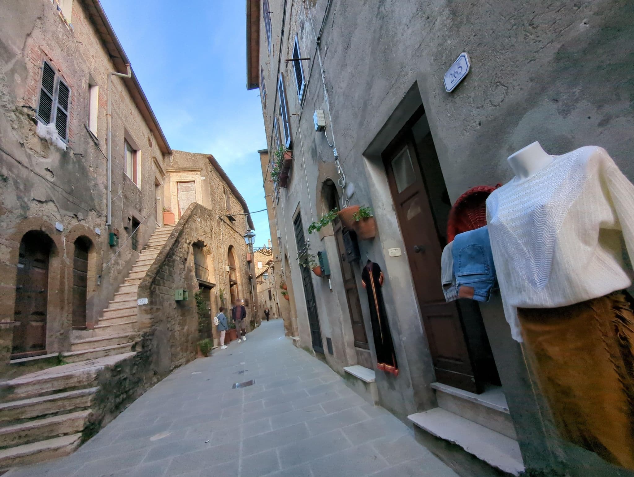 Street view near Le Casette nel Borgo, Farnese — © ente (CC BY-SA · Mapillary)