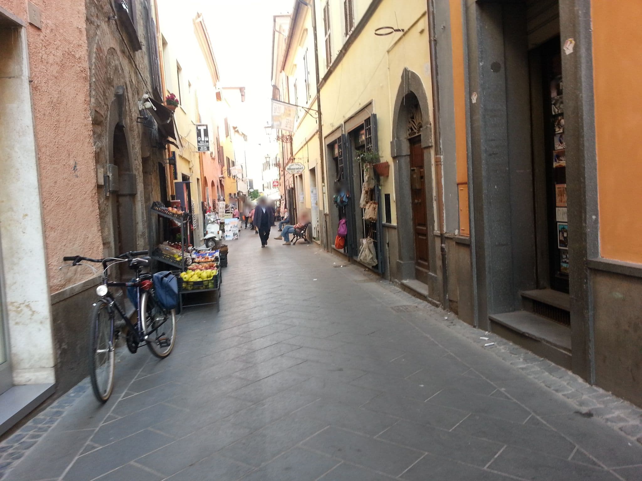 Street view near Italia SAS di Cesarini Anna Maria e C., Bolsena — © bluescreen (CC BY-SA · Mapillary)