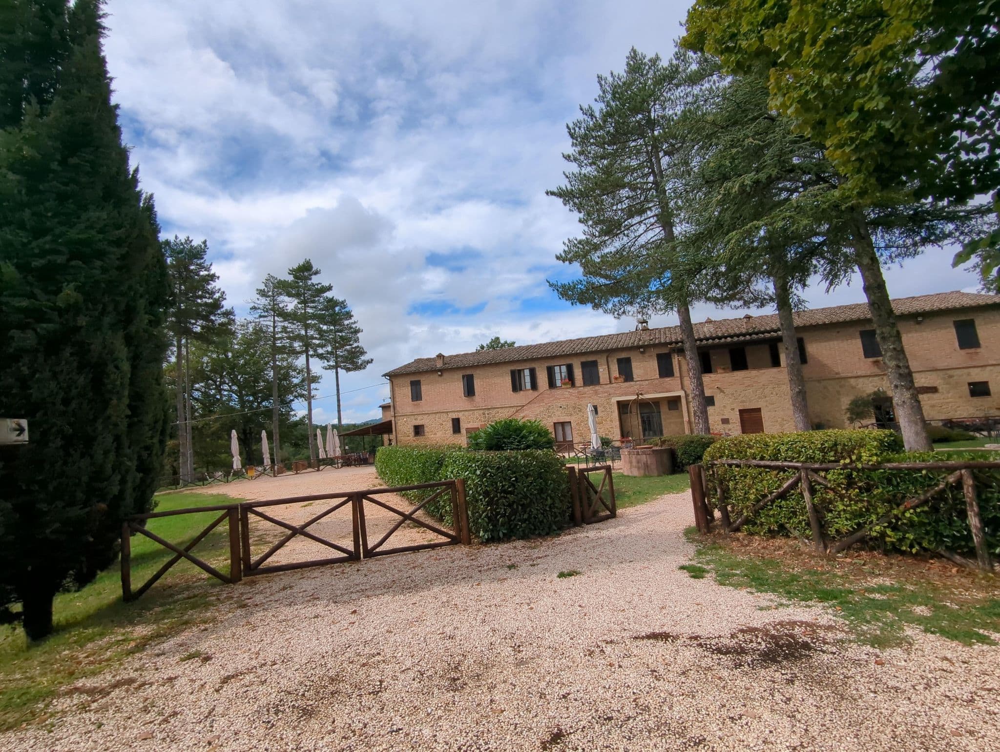 Street view near Agriturismo & Casale San Galgano, Rosia — © ente (CC BY-SA · Mapillary)