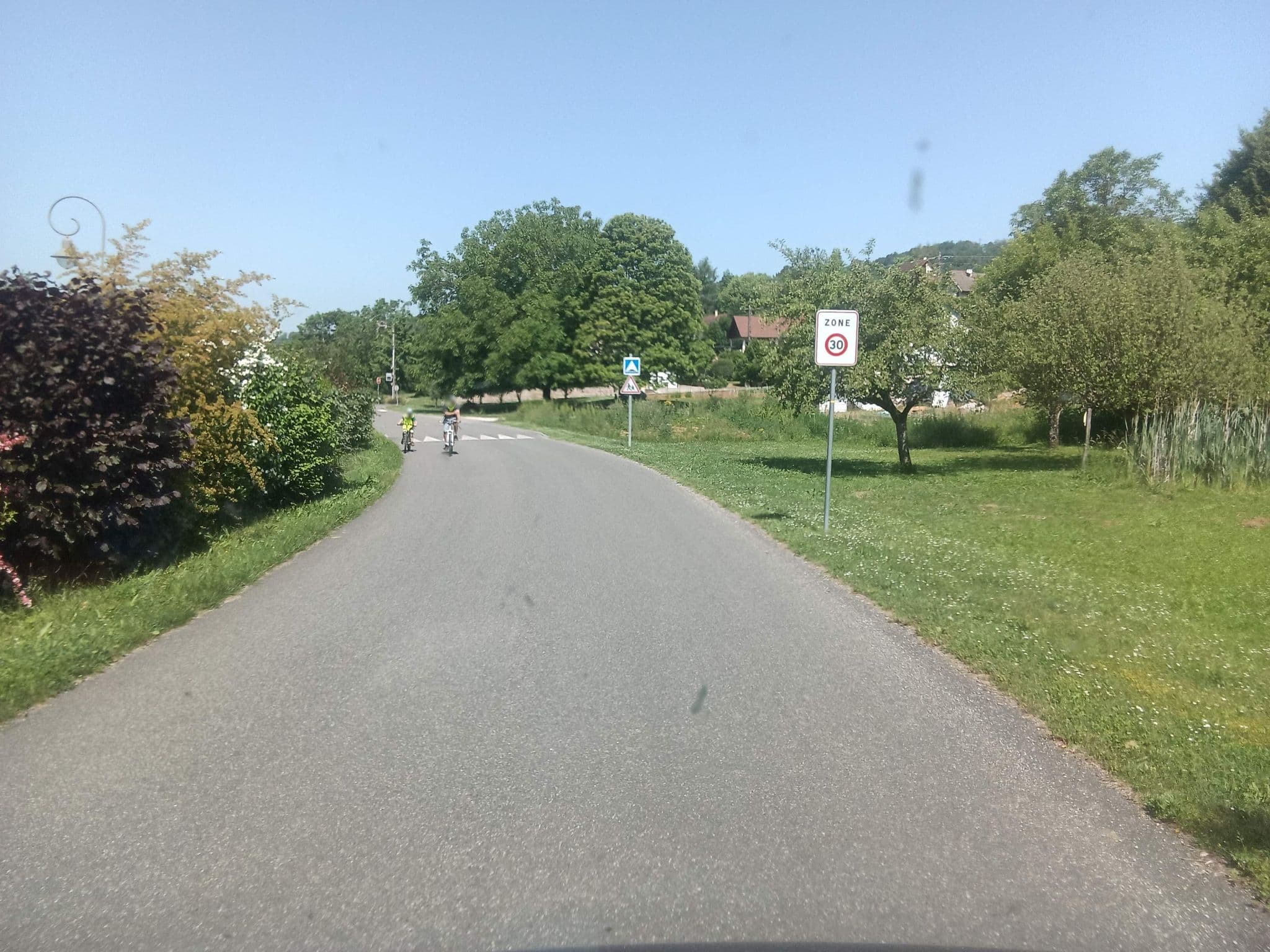 Street view near Aire de service de Mesnay, Arbois — © mprins (CC BY-SA · Mapillary)