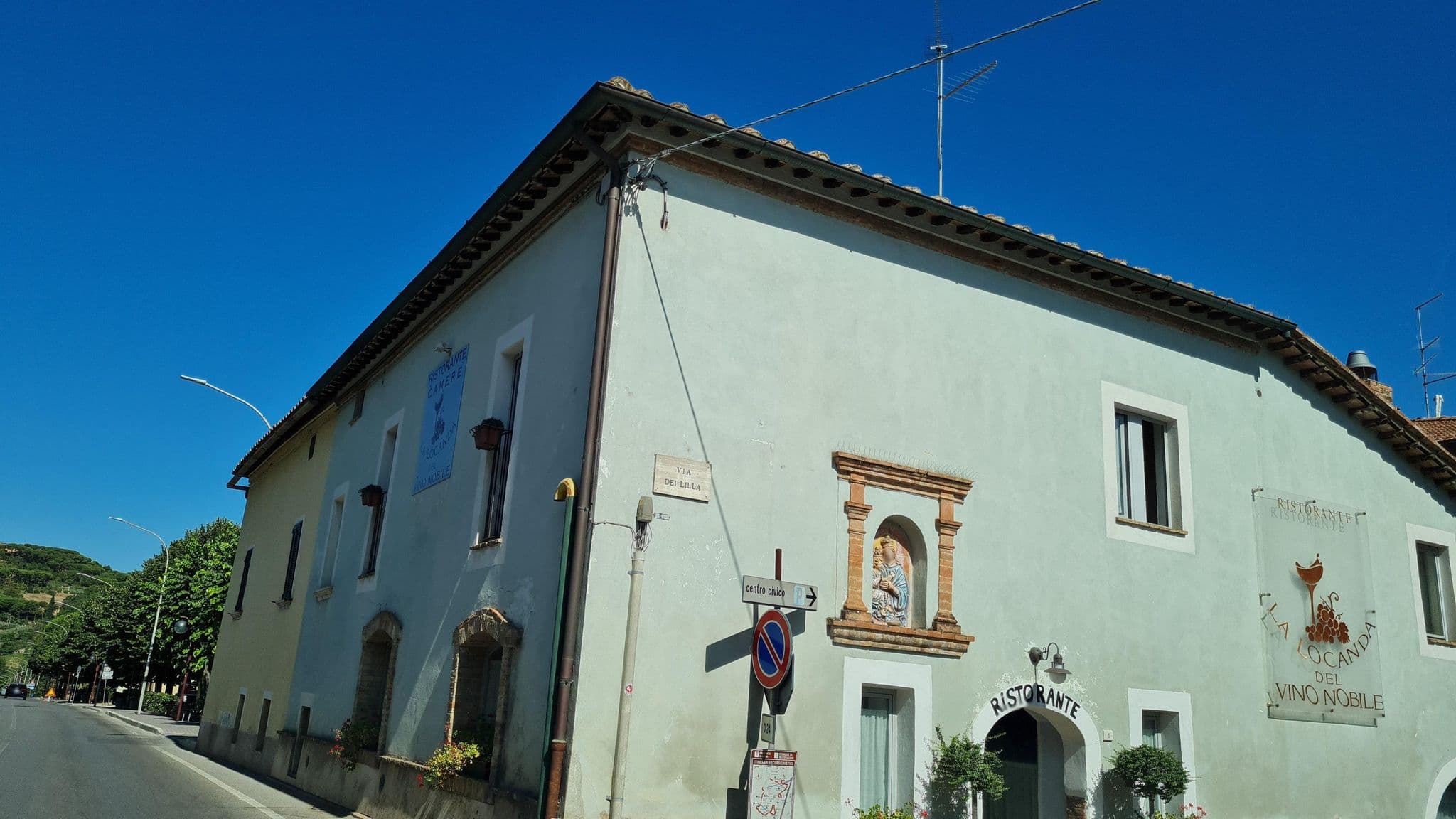 Street view near La Locanda Del Vino Nobile, Sant'Albino — © laniuscollurio (CC BY-SA · Mapillary)