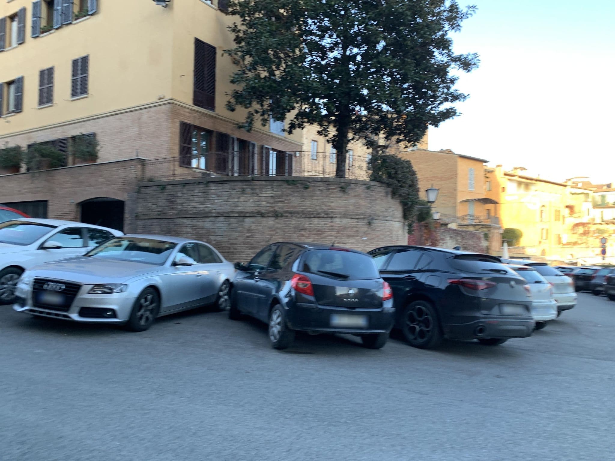 Street view near B&B La Sapienza, Siena — © robot8a (CC BY-SA · Mapillary)