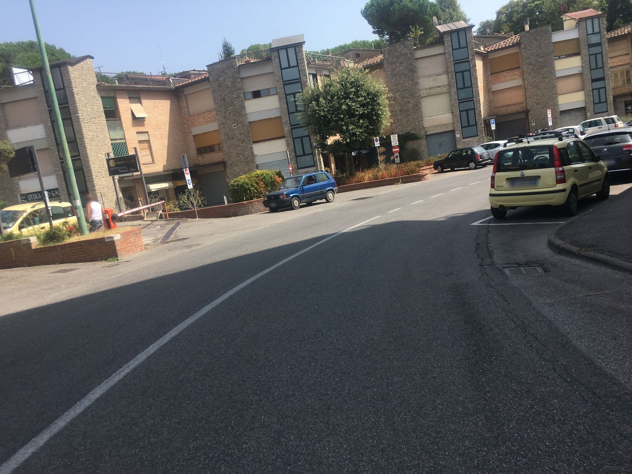 Street view near Rinidia - Siena Celso Cittadini, Belverde — © gadenz (CC BY-SA · Mapillary)