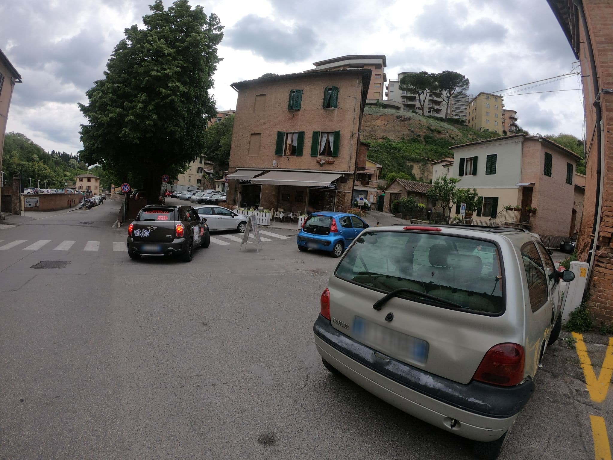 Street view near Vila Cennina, Siena — © marcuscalabresus (CC BY-SA · Mapillary)